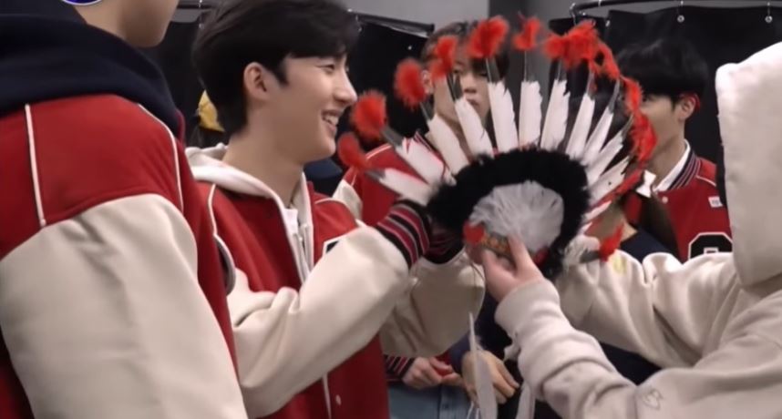 将酋长帽作为「整人道具」？韩选秀爆文化挪用争议遭海外观众怒轰前后内容梳理