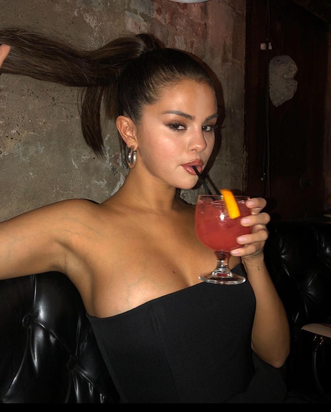 Selena Gomez惊爆约会1世代赞恩！「手牵手进餐厅」目击者嗨曝：事情完整经过